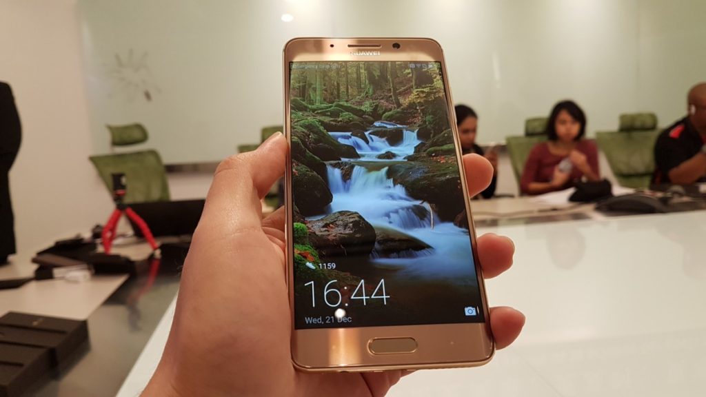 A hands-on with Huawei’s Mate 9 Pro: Leica goodness dialled to 11 6