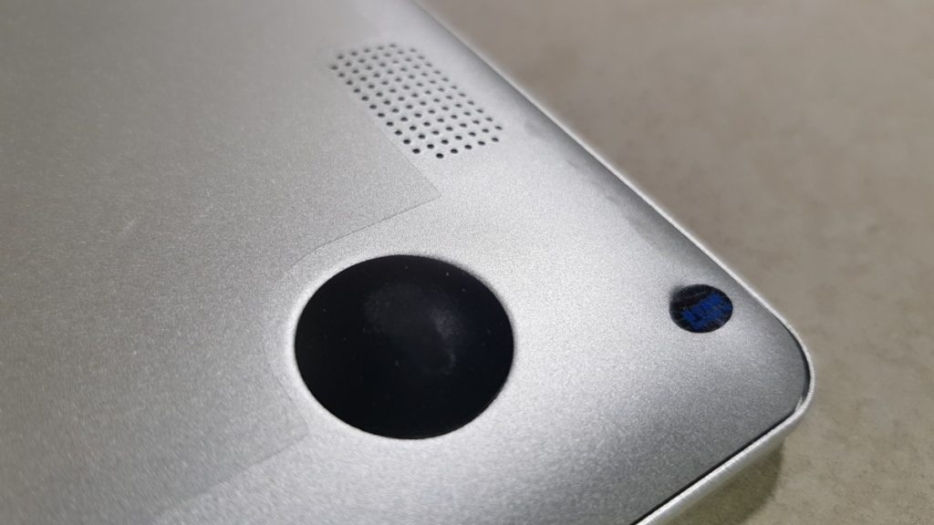 Close-up of Jumper EZBook 3 Pro speaker grille