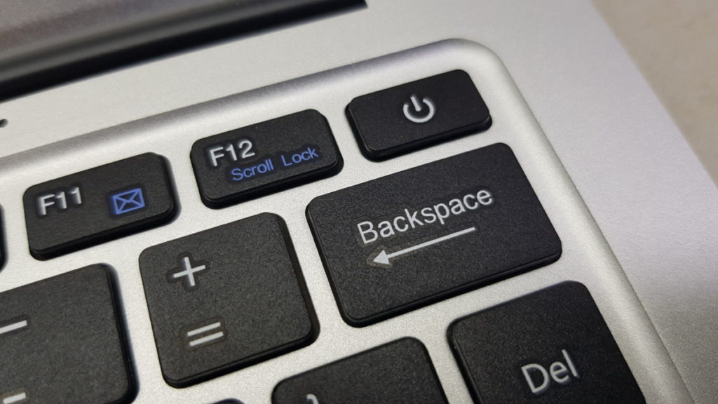  Jumper EZBook 3 Pro power button close-up