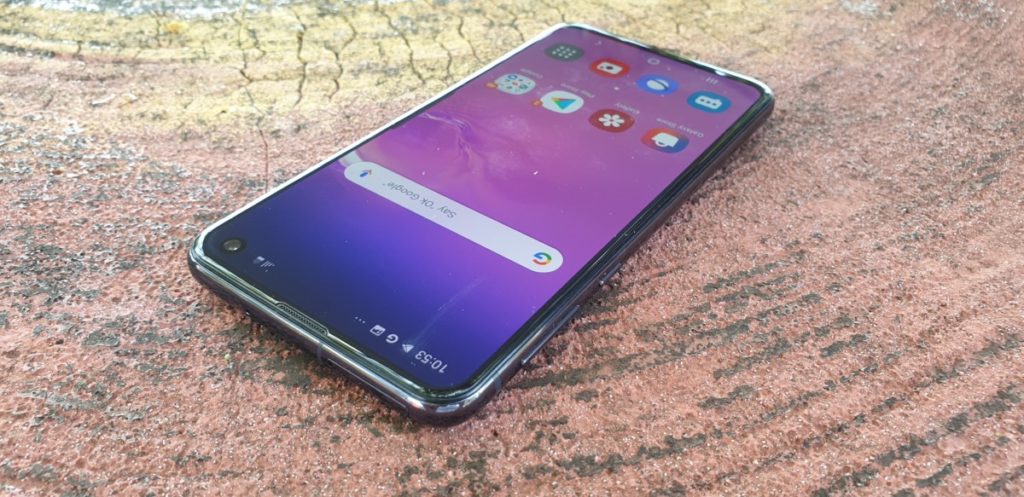 Galaxy S10e first look: Samsung’s most compact flagship redefines power 8