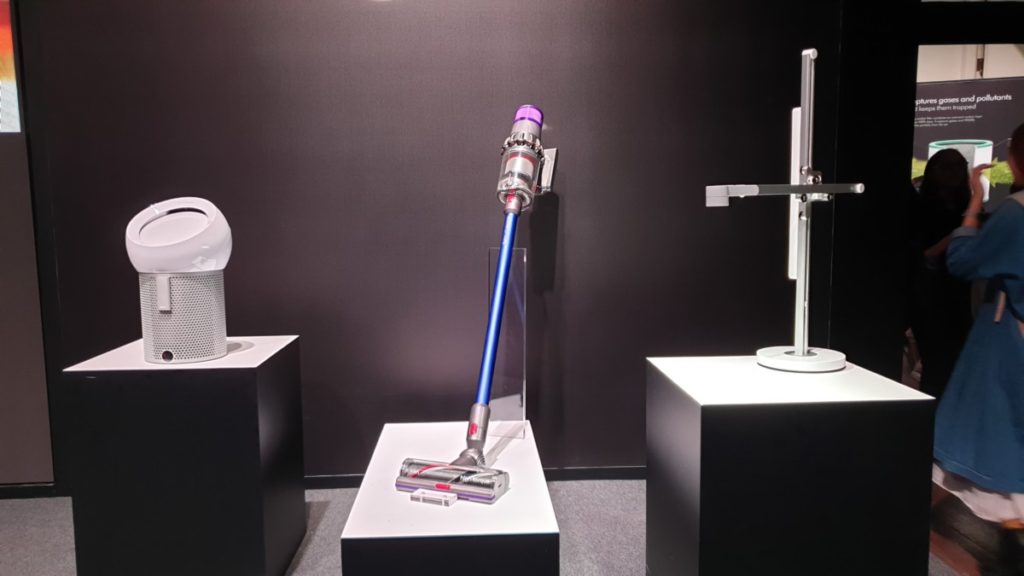 Dyson debuts their next generation V11 cordless vacuum, Lightcycle and Pure Cool Me in Southeast Asia 1