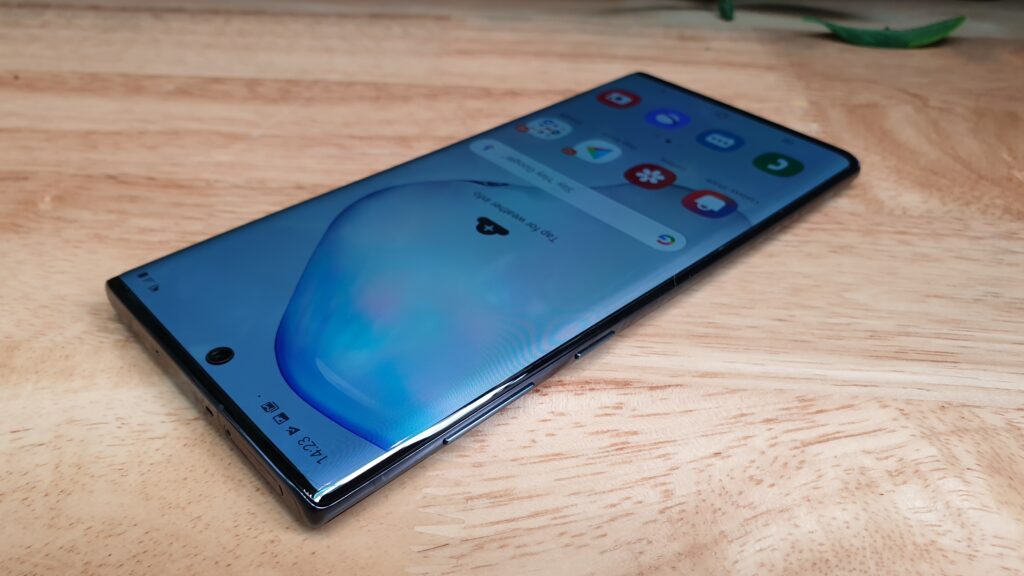 Galaxy Note10 angled