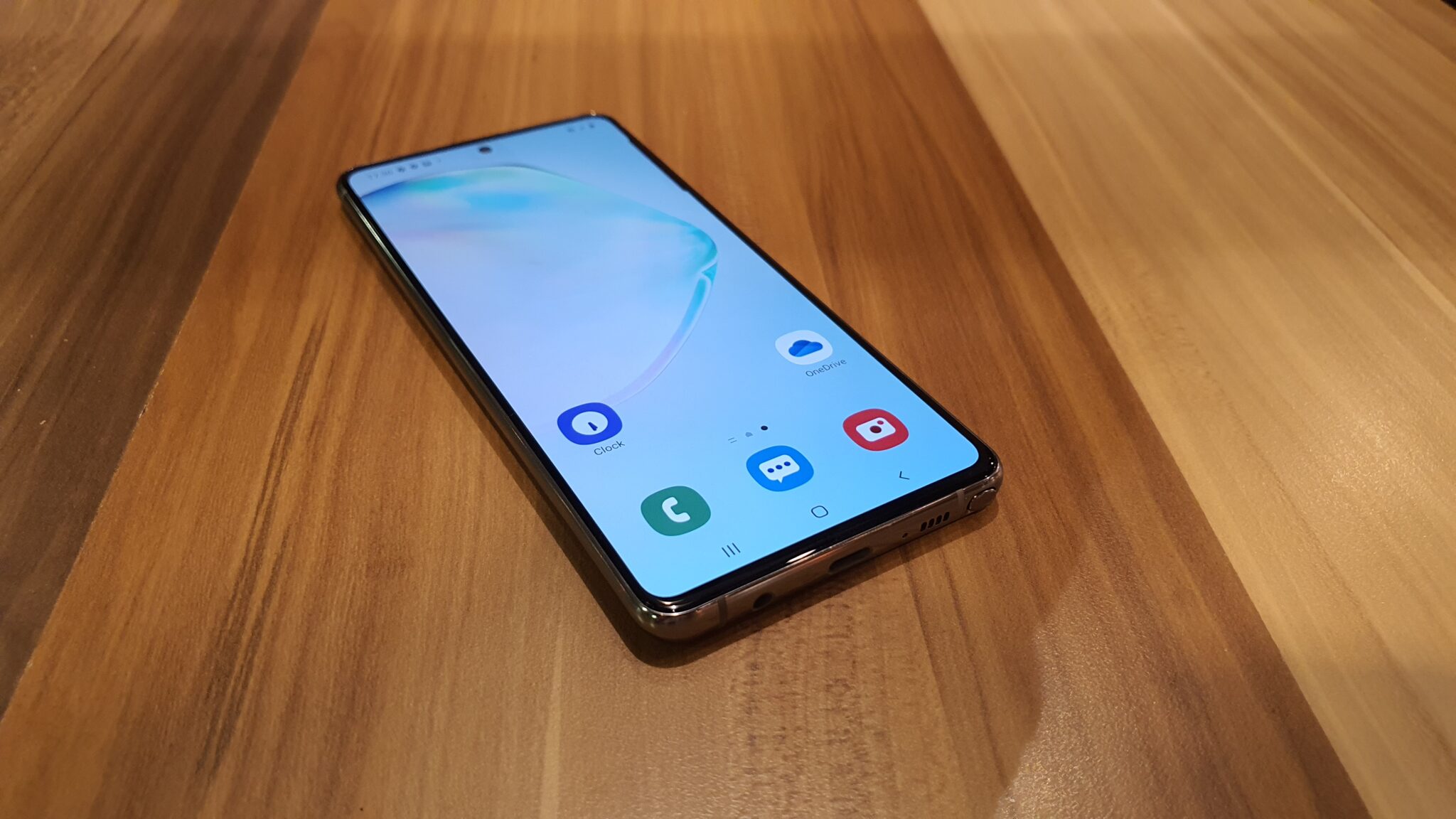 Galaxy Note10 Lite angled