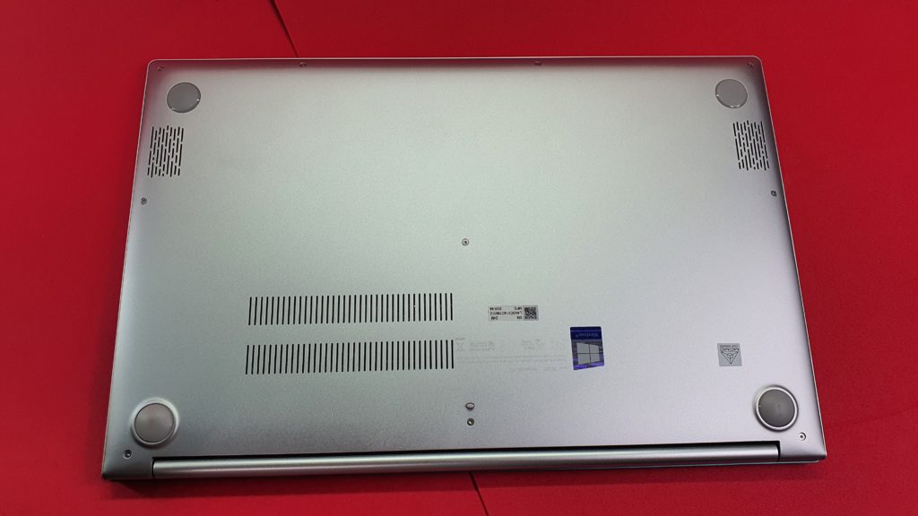ASUS VivoBook S15 S533FA underside