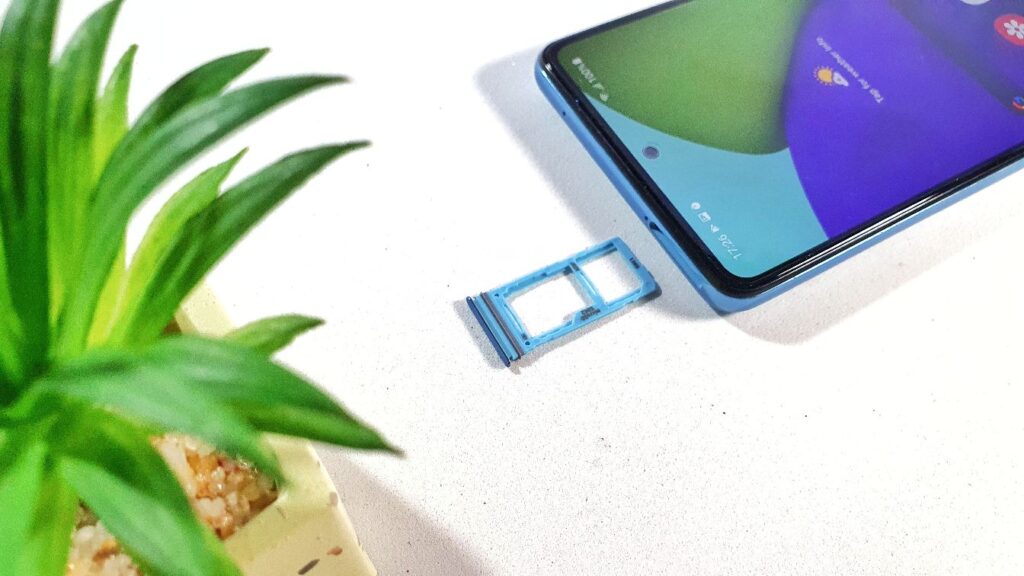 Samsung Galaxy A52 Unboxing card tray