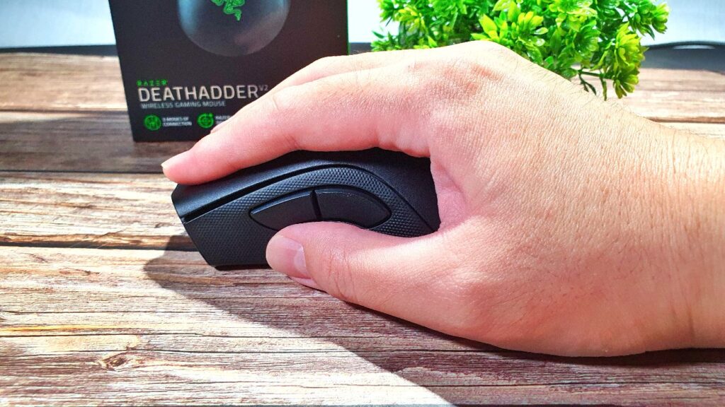Razer DeathAdder V2 Pro Review palm grip