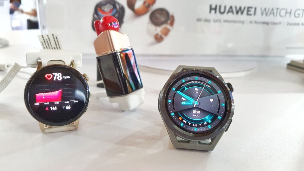 Huawei watch gt 3 runner and lipstick