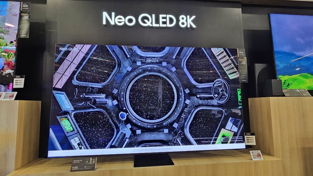 Samsung Neo QLED 8K QN900C TV front