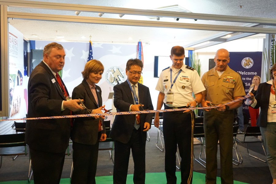 US Ambassador to Malaysia officially opens US pavilion at DSA 2016 2