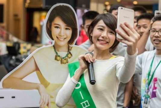 Malaysia Songstress Min Chen wows Oppo's F1s fans in Penang 5