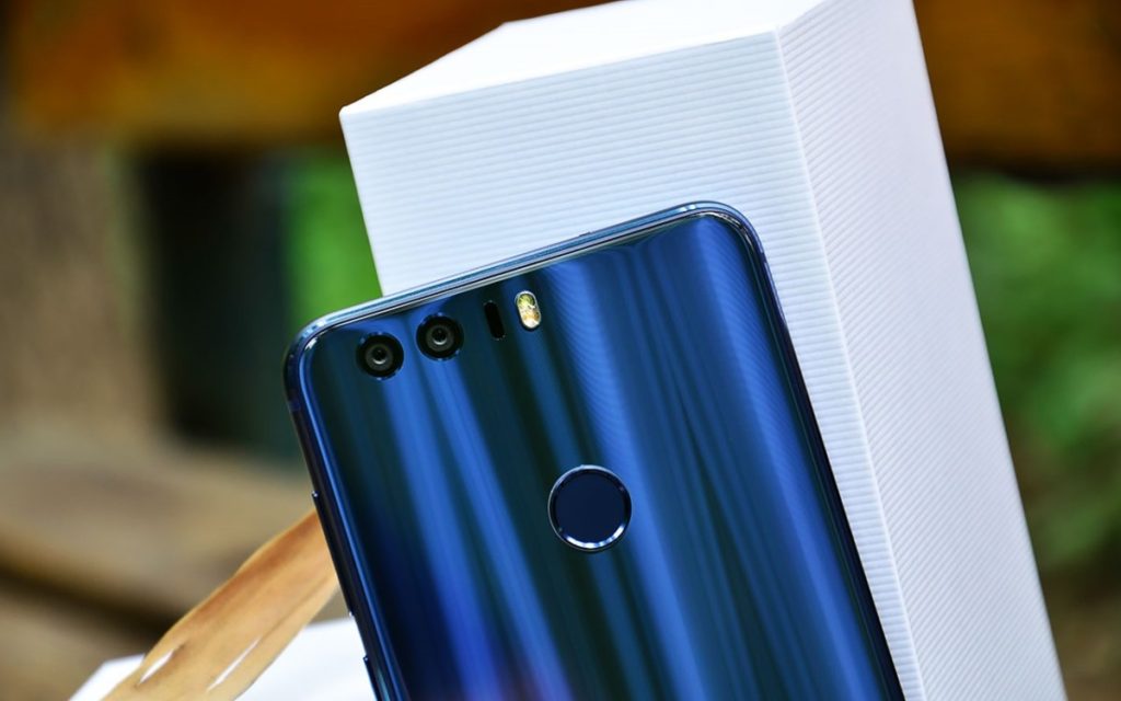The gorgeous new Honor 8 blends metal, glass and dual cameras in one sweet looking chassis 5