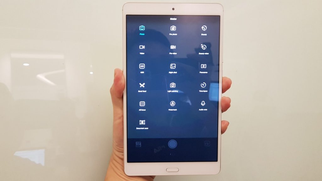 Up-close with Huawei's new MediaPad M3 tablet 6