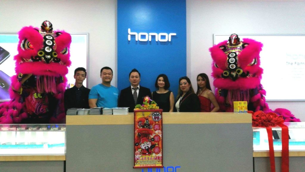 Honor's first concept store opens at Lowyat Plaza 8