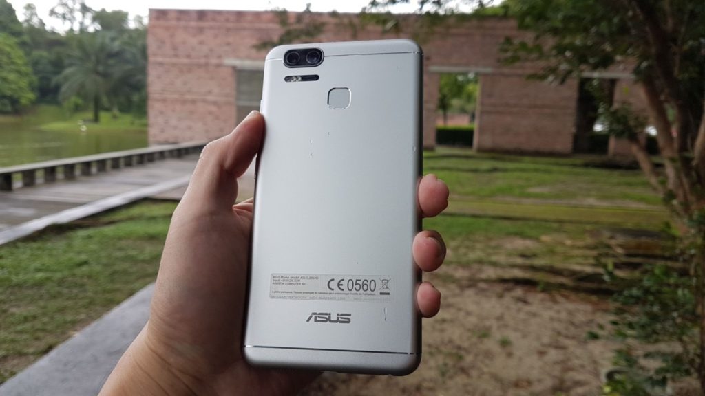 Hands-on with the ASUS Zenfone 3 Zoom camphone 14