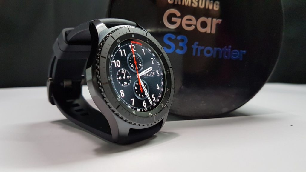 Unboxing the Samsung Gear S3 Frontier 1