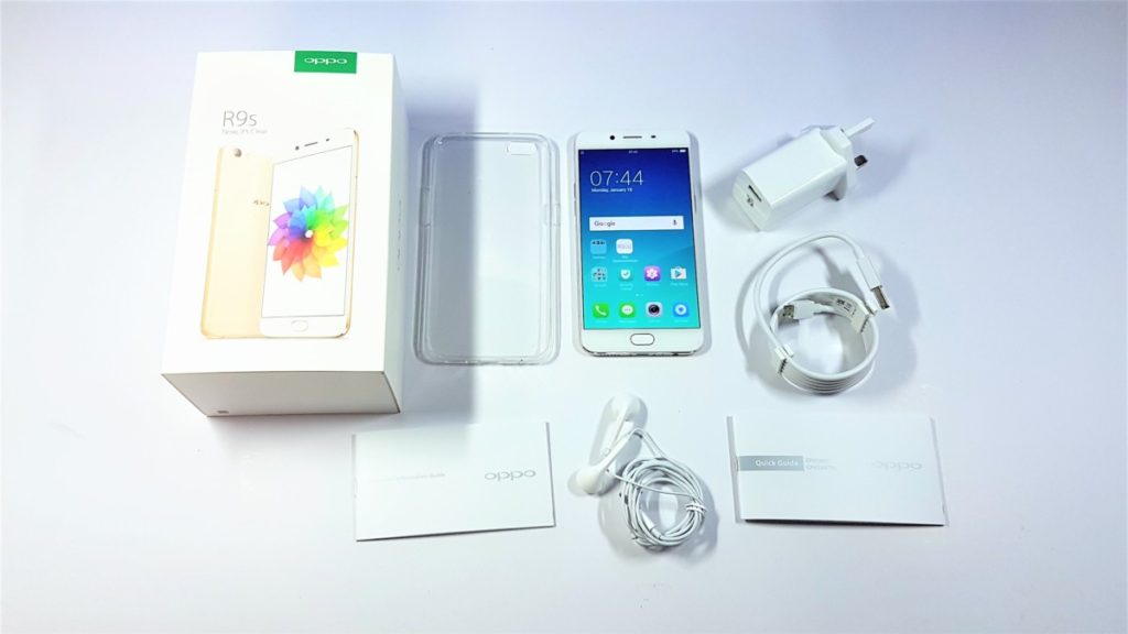 Unboxing the OPPO R9s 3