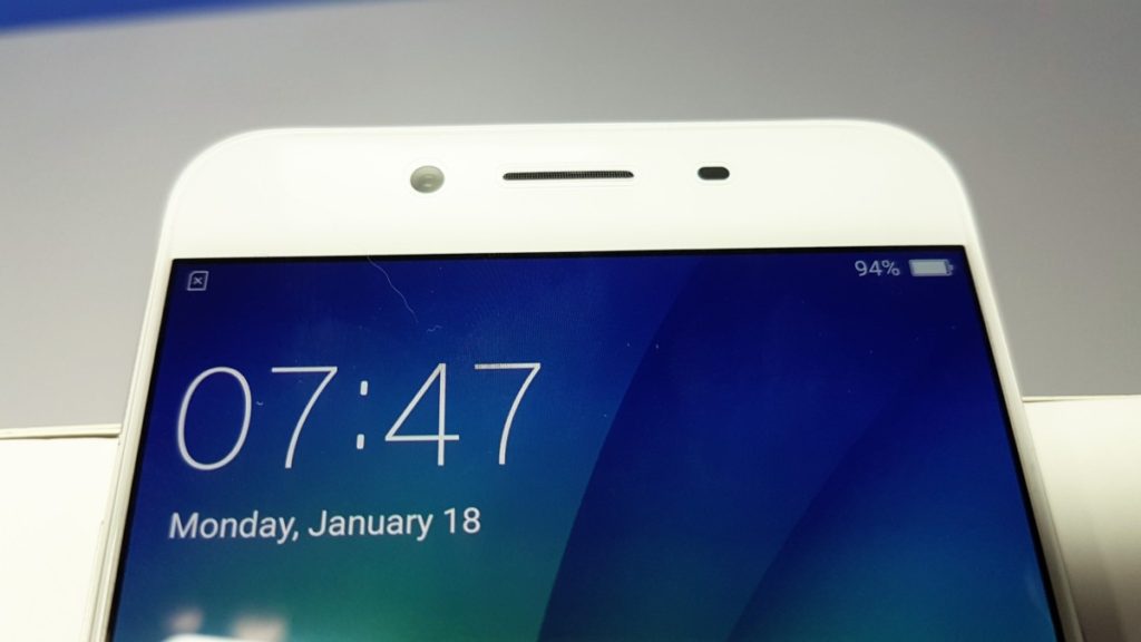 Unboxing the OPPO R9s 11