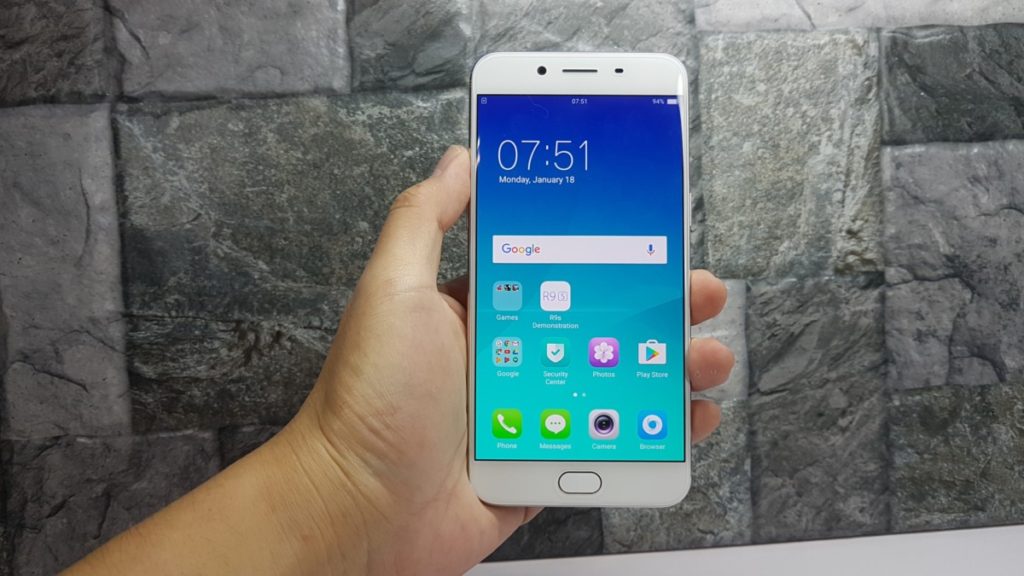 Unboxing the OPPO R9s 12