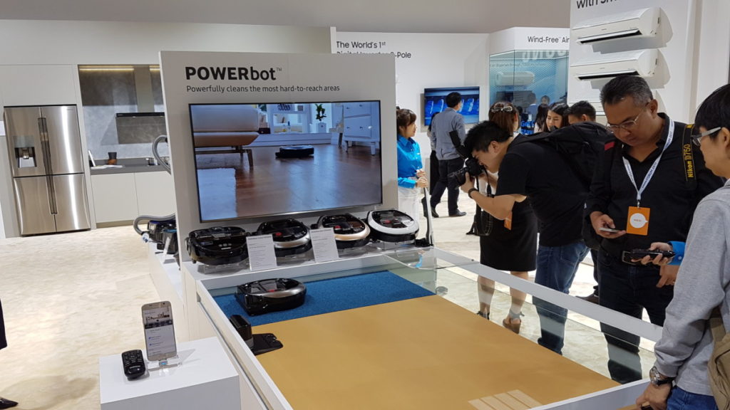 Samsung's POWERbot VR7000 is the robot you're looking for 4