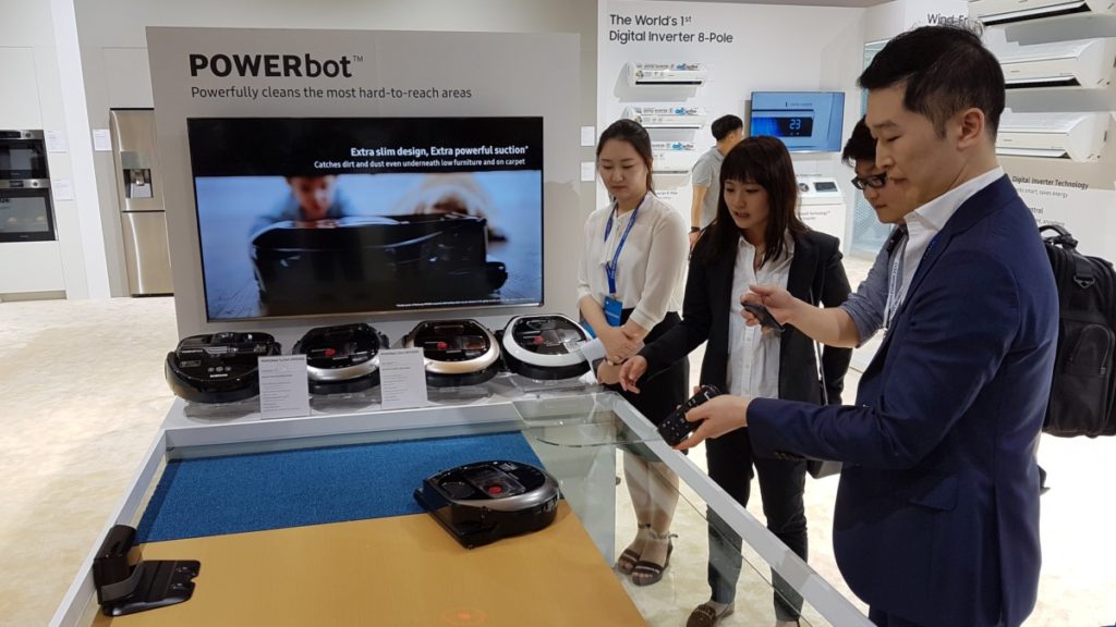 Samsung's POWERbot VR7000 is the robot you're looking for 3