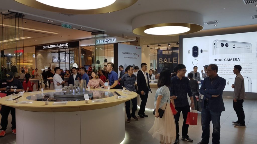 Meet Huawei’s first regional flagship store in Malaysia 3