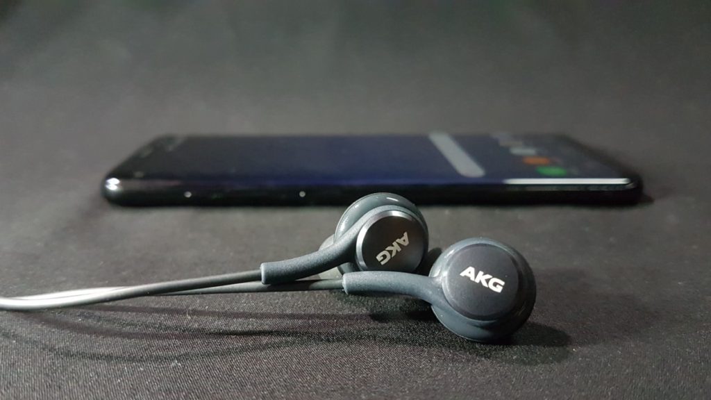The sound of music on the Galaxy S8's bundled AKG headphones 3