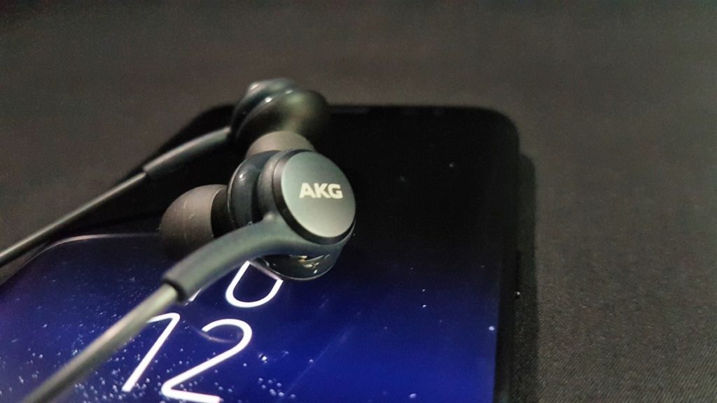 The sound of music on the Galaxy S8's bundled AKG headphones 2