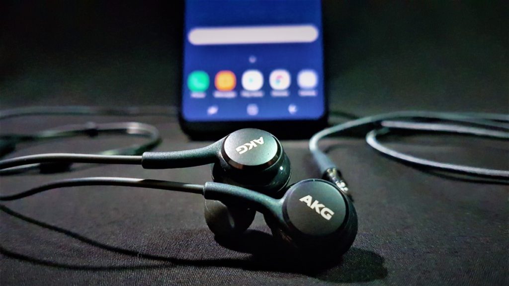 The sound of music on the Galaxy S8's bundled AKG headphones 1