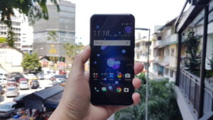 Maxis offers HTC U11 with plans starting from RM70 a month 19