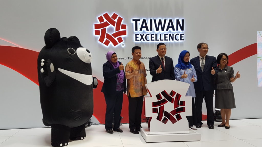 Representatives officially launching the Taiwan Excellence Pavilion at 1 Utama mall