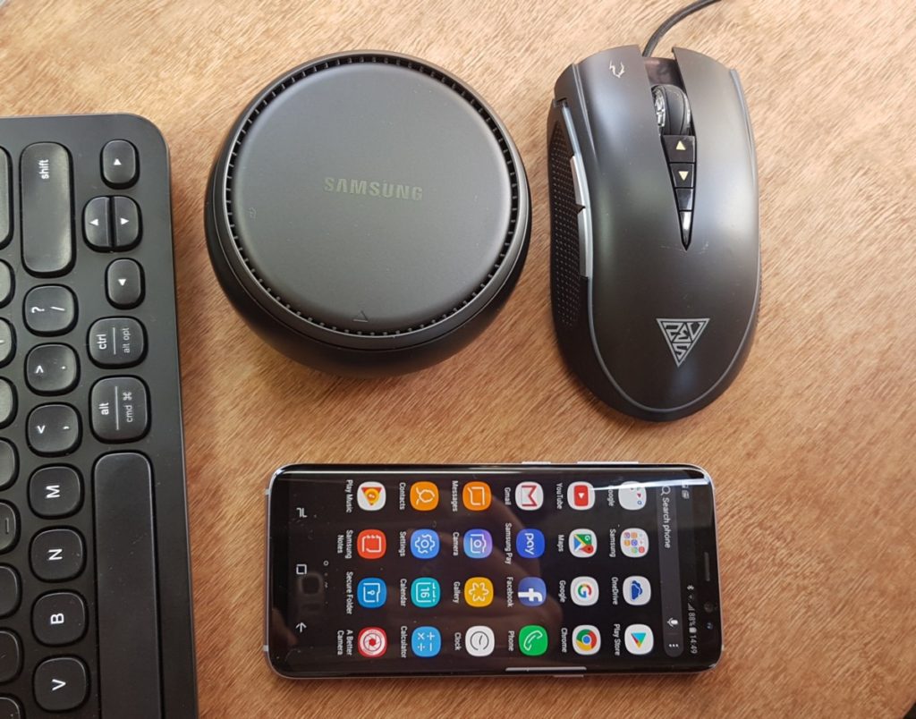 Samsung DeX dock with keyboard, mouse and S8