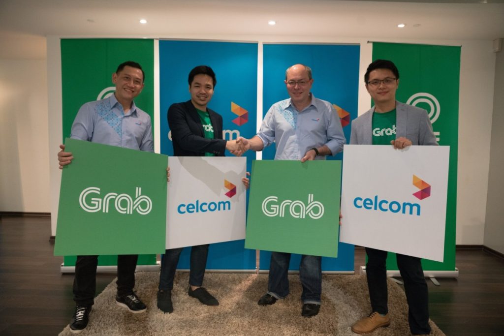 From left: Zalman Aefendy Zainal Abidin, Chief Marketing Officer of Celcom Axiata Berhad, Sean Goh, Country Head of Grab Malaysia, Azwan Khan Osman Khan, Deputy Chief Executive Officer, Business Operations of Celcom Axiata Berhad and Tian Jiong Jian, Head of Business Development, Grab Malaysia flanked by the Celcom product and services team .