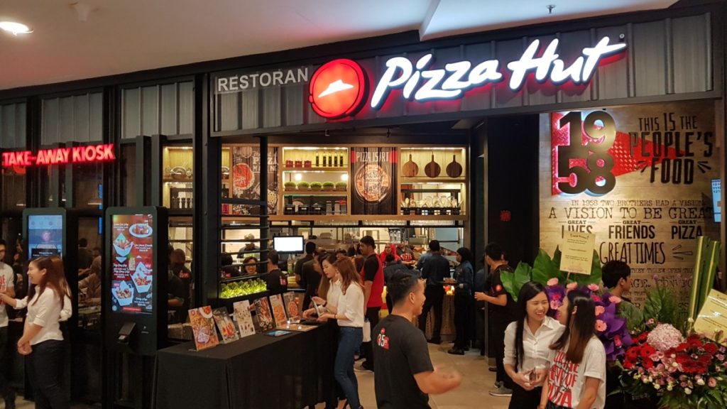 Pizza Hut’s new digital concept store blends augmented reality and pizza into a tasty new whole 1