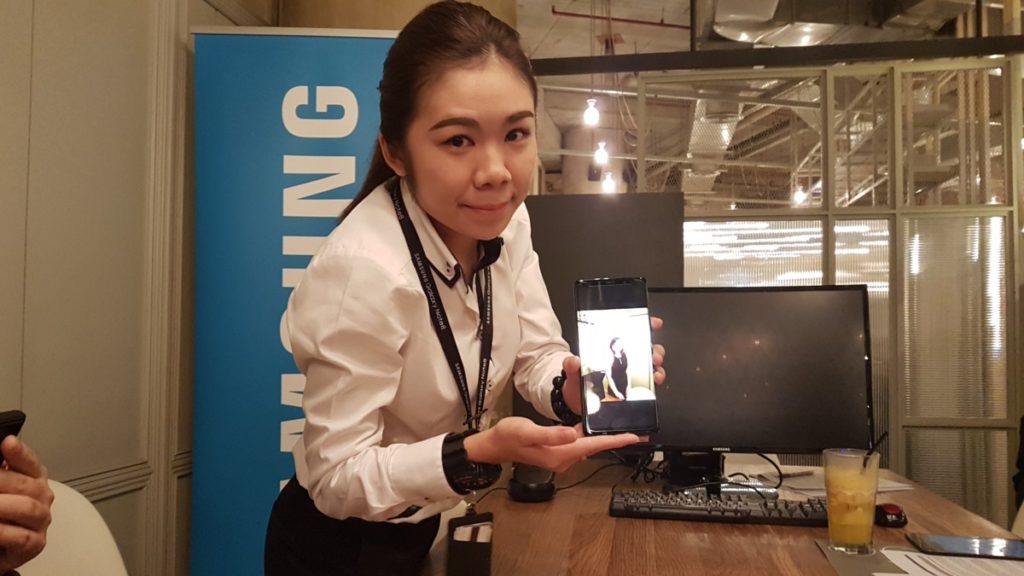 A Samsung product trainer demonstrating the Galaxy Note8's rear camera