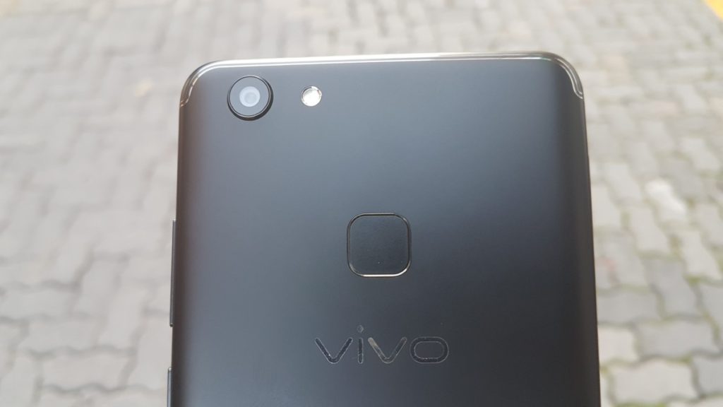 [ Review ] Vivo V7+ The Svelte Selfie Snapper 14