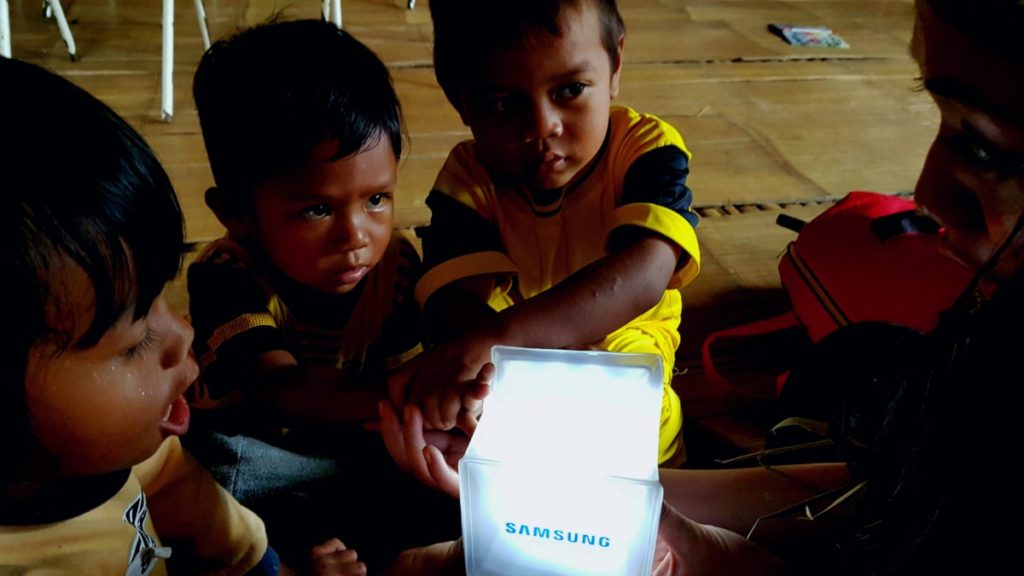Samsung lights up lives of Kampung Ulu Tual villagers with Love & Care programme 5