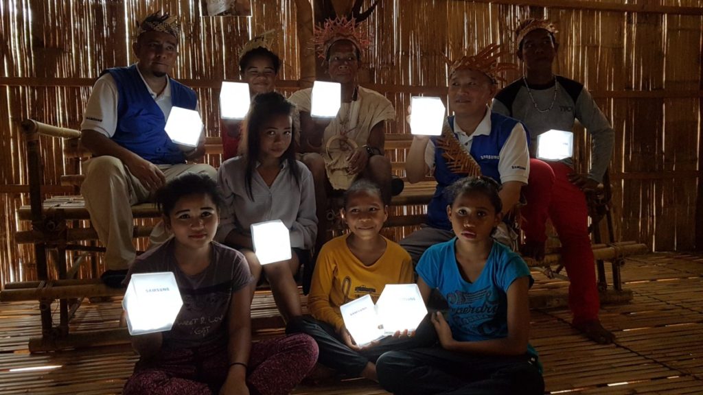 Samsung lights up lives of Kampung Ulu Tual villagers with Love & Care programme 1
