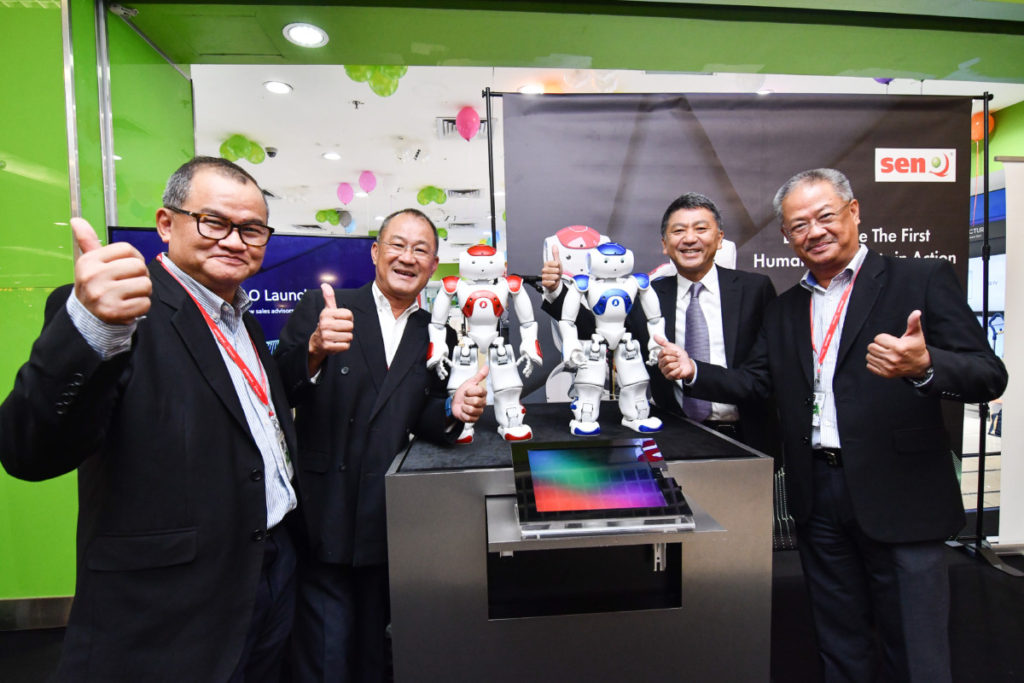 SenQ Digital Station's management team with QQ and TiTi, their two latest robot sales advisors