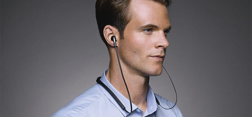 Jabra’s new Elite 25e wireless headphones will play tunes for 18 hours straight 4