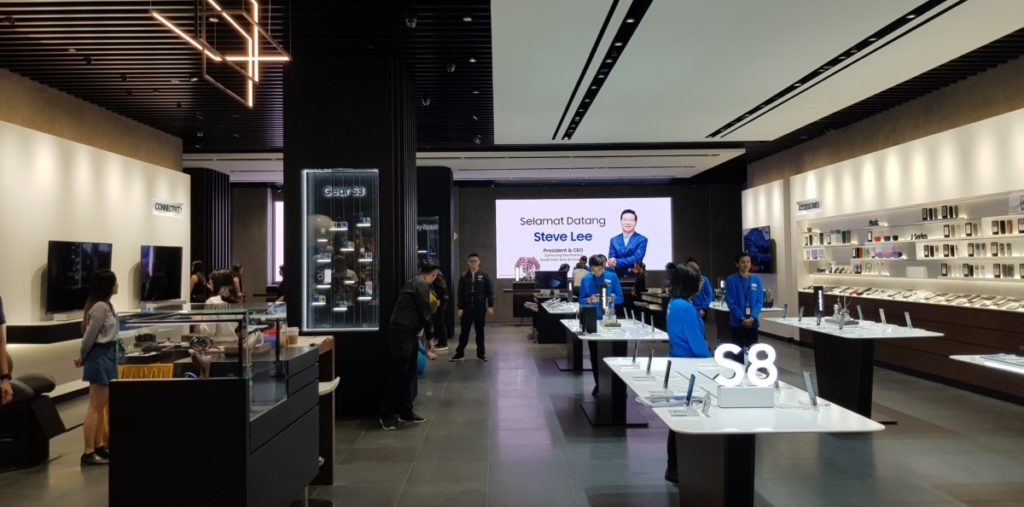 The Samsung Premium Experience store opens at Pavilion mall 1
