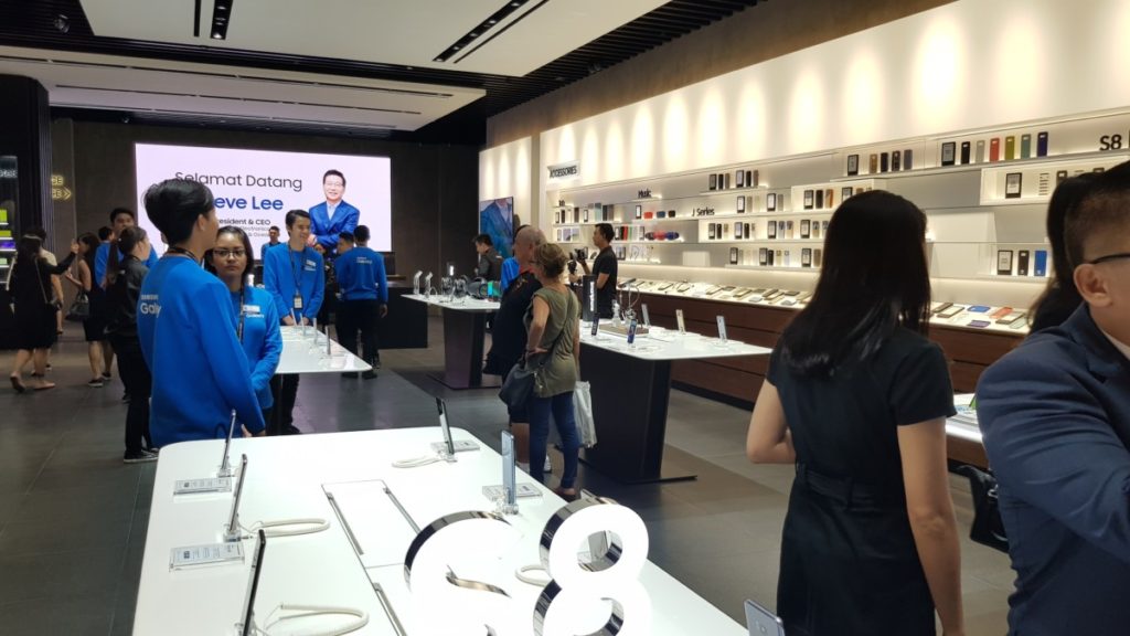 The Samsung Premium Experience store opens at Pavilion mall 14
