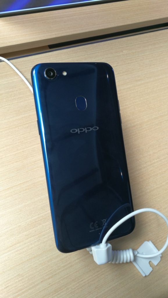 OPPO F5 in Dashing Blue open for preorders 3