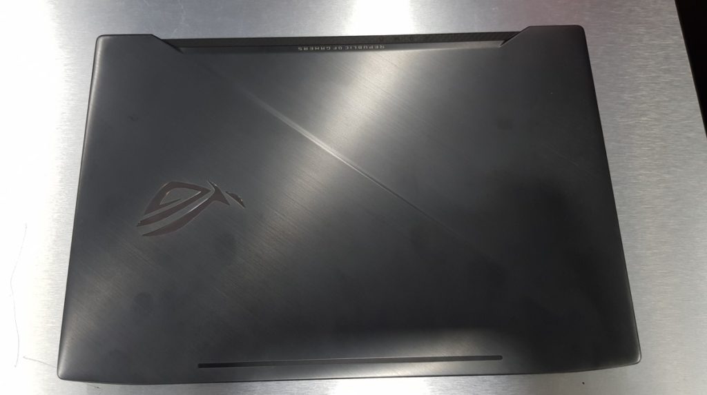 First look: Asus GL503 Strix Scar Edition top lid