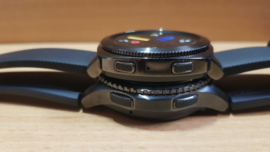 The Gear Sport has similar but slightly smaller knurled buttons like the Gear S3 Frontier