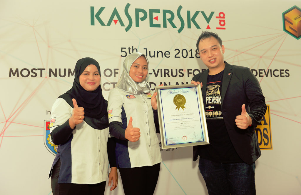 Kaspersky Lab sets Malaysian record for mobile antivirus activations at an event 2