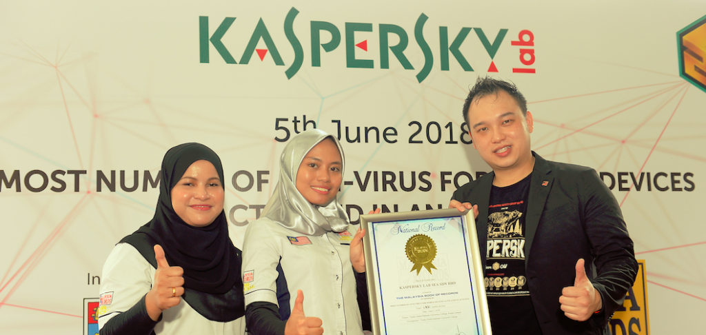 Kaspersky Lab sets Malaysian record for mobile antivirus activations at an event 17