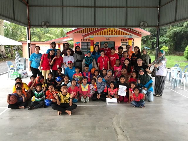  Dell is enriching the lives of the underserved Orang Asli community in the state of Selangor, providing tuition for young children and their parents on the subjects of English and Mathematics.