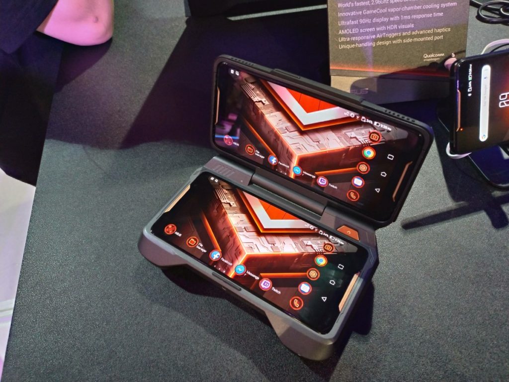 The Asus Twinview Dock for the ROG Phone in all its glory