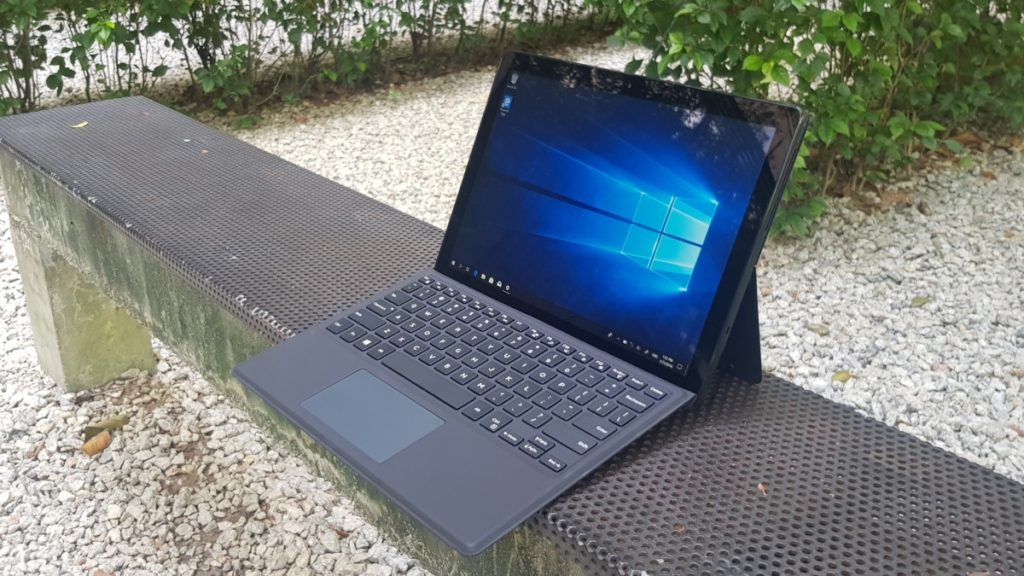 [Review] Dell Latitude 5290 2-in-1 - Time to take a stand 2