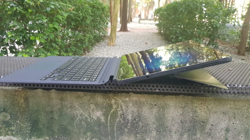 [Review] Dell Latitude 5290 2-in-1 - Time to take a stand 3